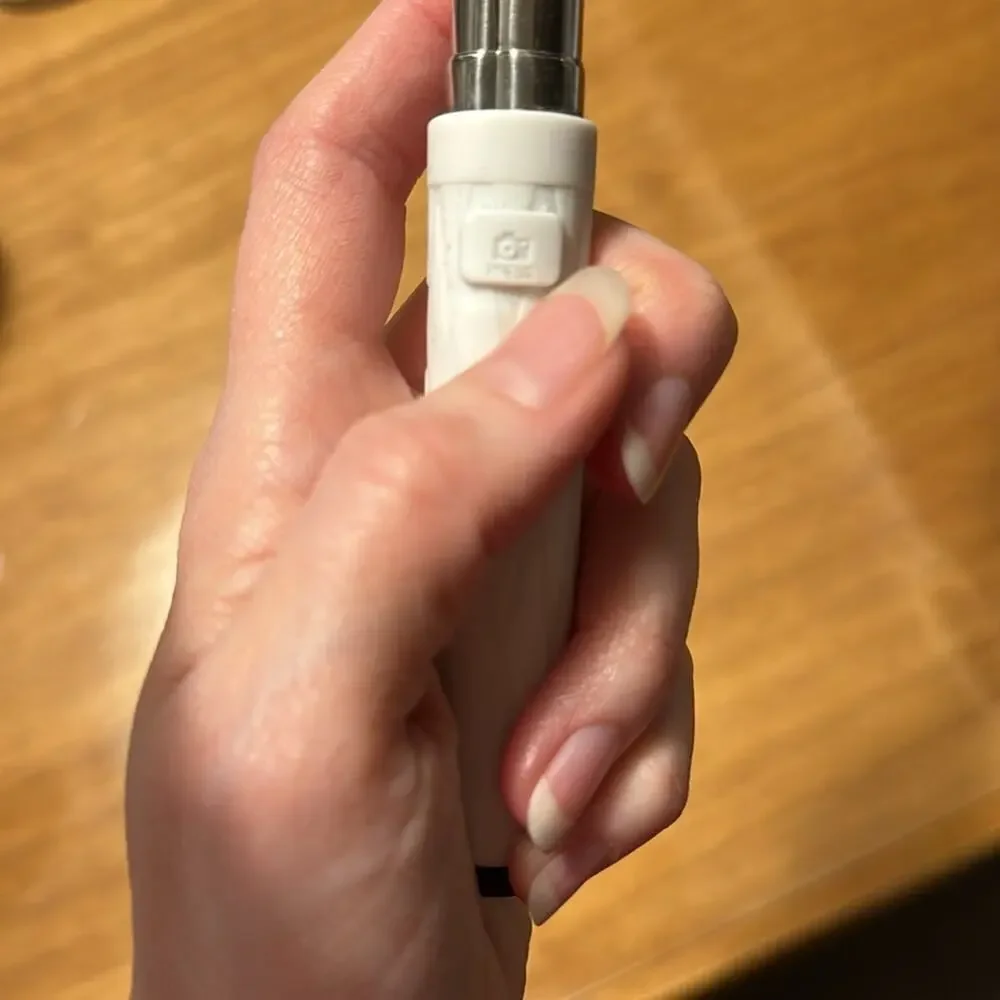 Wired selfie stick‎